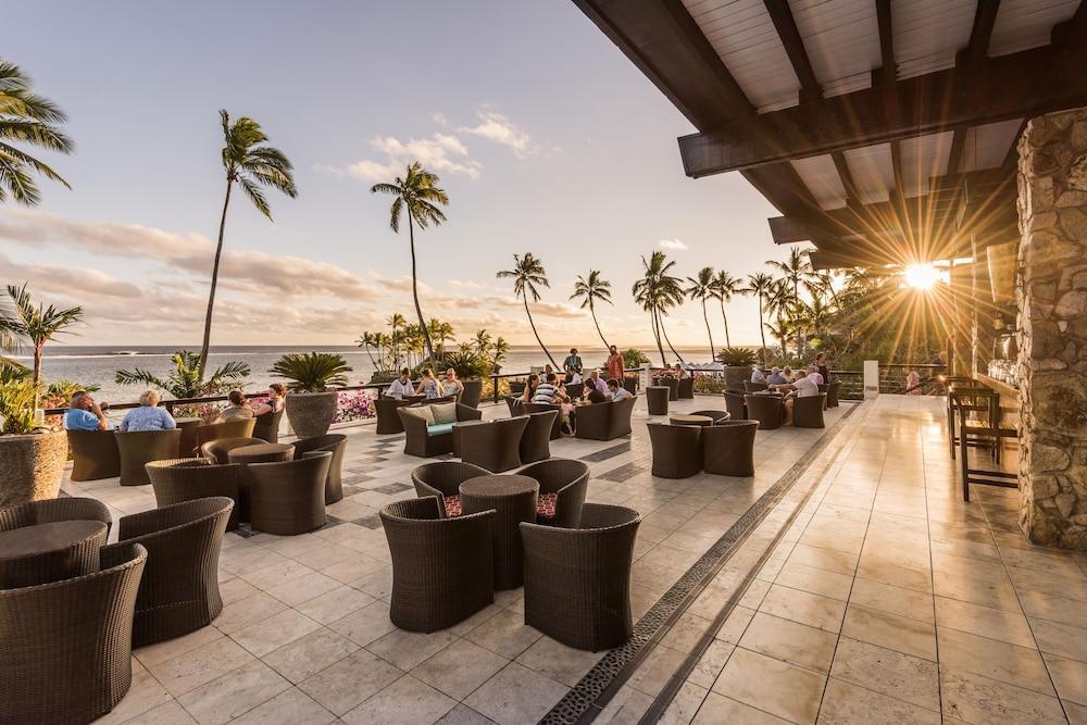 The Warwick Fiji Hotel Korolevu  Buitenkant foto Sunset at the Beach Bar