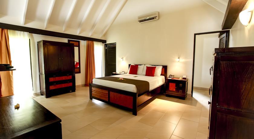 The Warwick Fiji Hotel Korolevu  Buitenkant foto A bedroom at the resort