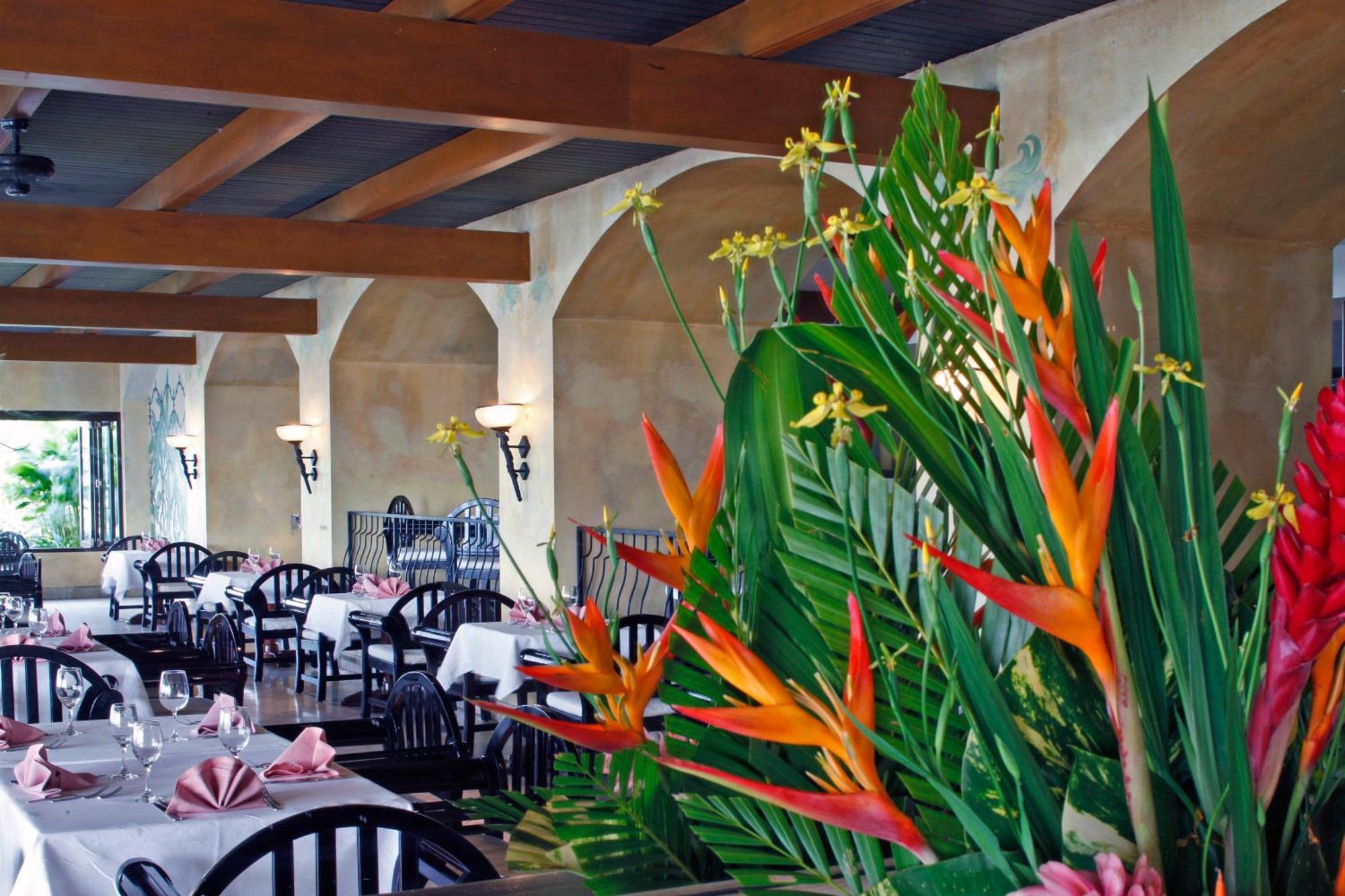The Warwick Fiji Hotel Korolevu  Buitenkant foto Interior of the restaurant
