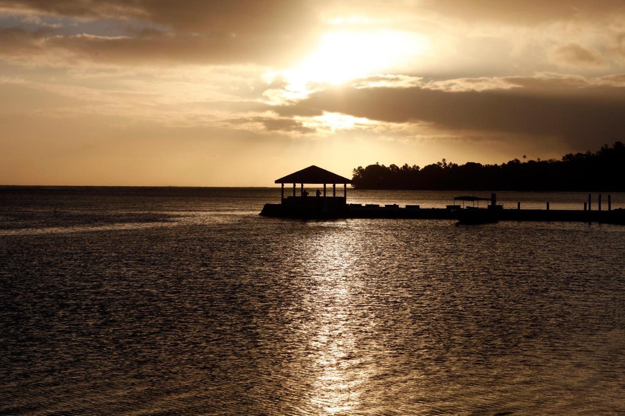 The Warwick Fiji Hotel Korolevu  Buitenkant foto Sunset at the beach